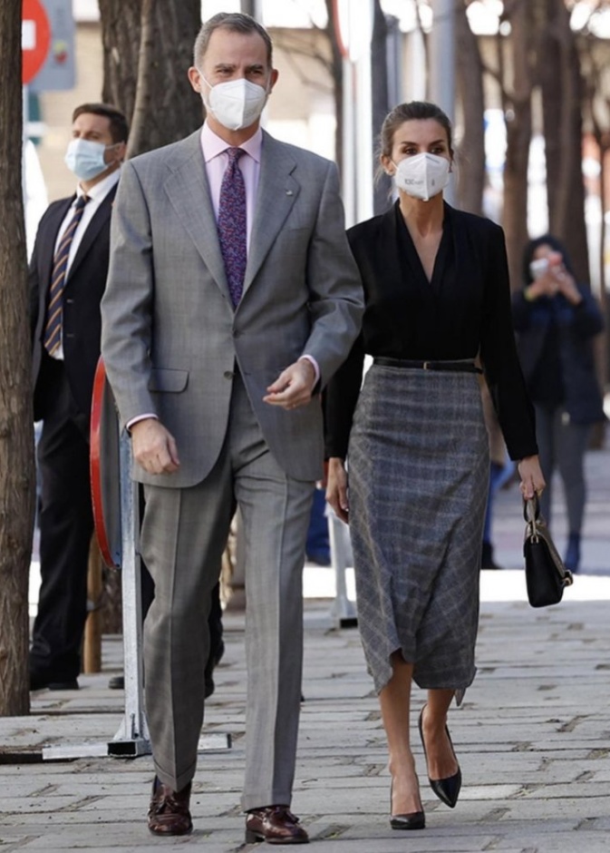 الملكة ليتيزيا والملك فيليب السادس يزوران مصنع Royal Tapestry في مدريد