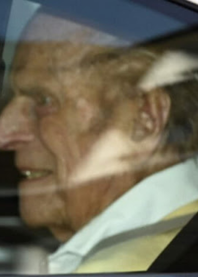 الأمير فيليب يغادر المستشفى ويعود إلى وندسور