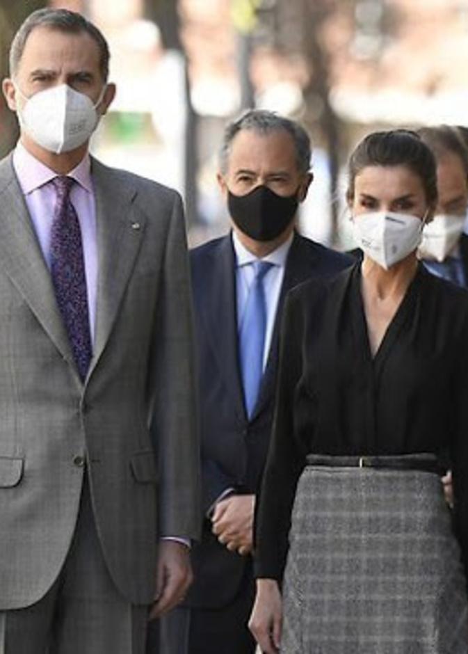 ملك وملكة إسبانيا يزوران مصنع النسيج الملكي