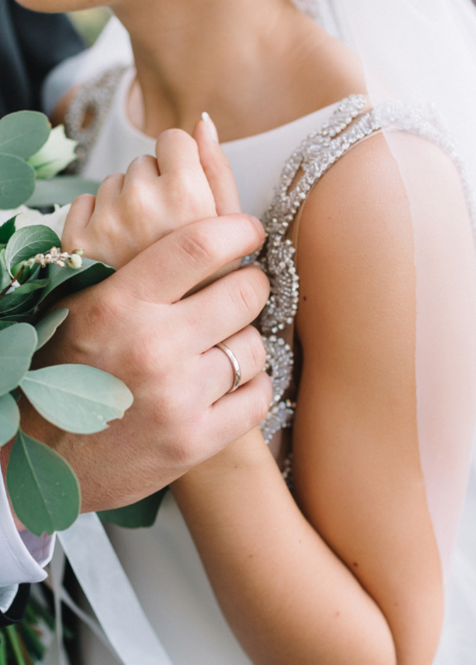 عروسان يقيمان حفل زفافهما عبر تطبيق زوم