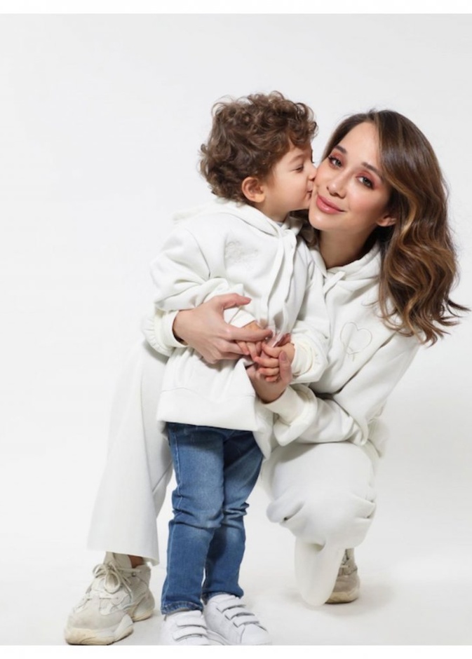  فاشينيستا عربيات جمعن بين الامومة والموضة