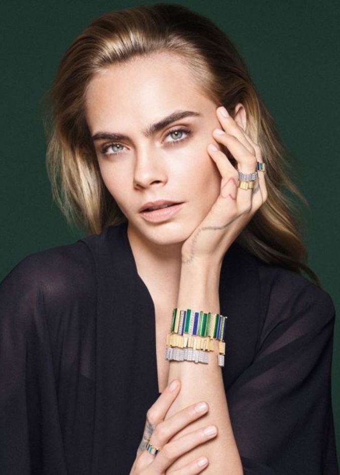 كارا ديليفين تستعرض مجموعة Gem Dior الرائعة