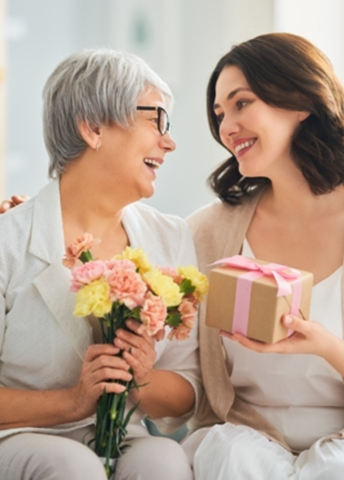 أفكار هدايا لأم الزوج بمناسبة عيد الأم 2021