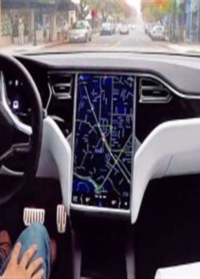 سيارات تسلا المزودة بتكنولوجيا أوتو بايلوت تتسبب بحادث تصادم جديد