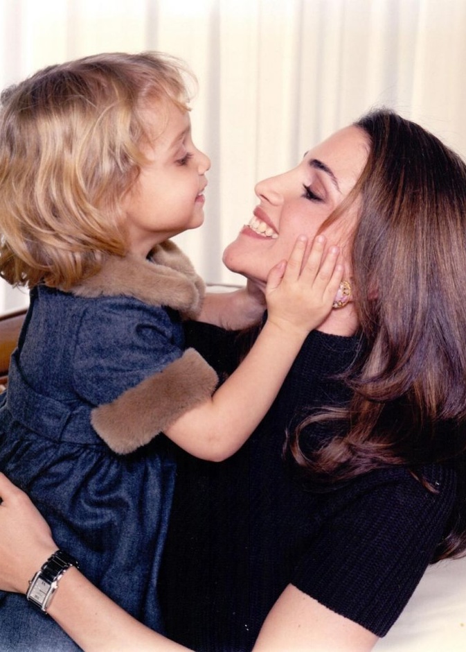 الملكة رانيا تحتفل وتهنئ الأمهات في عيد الأم