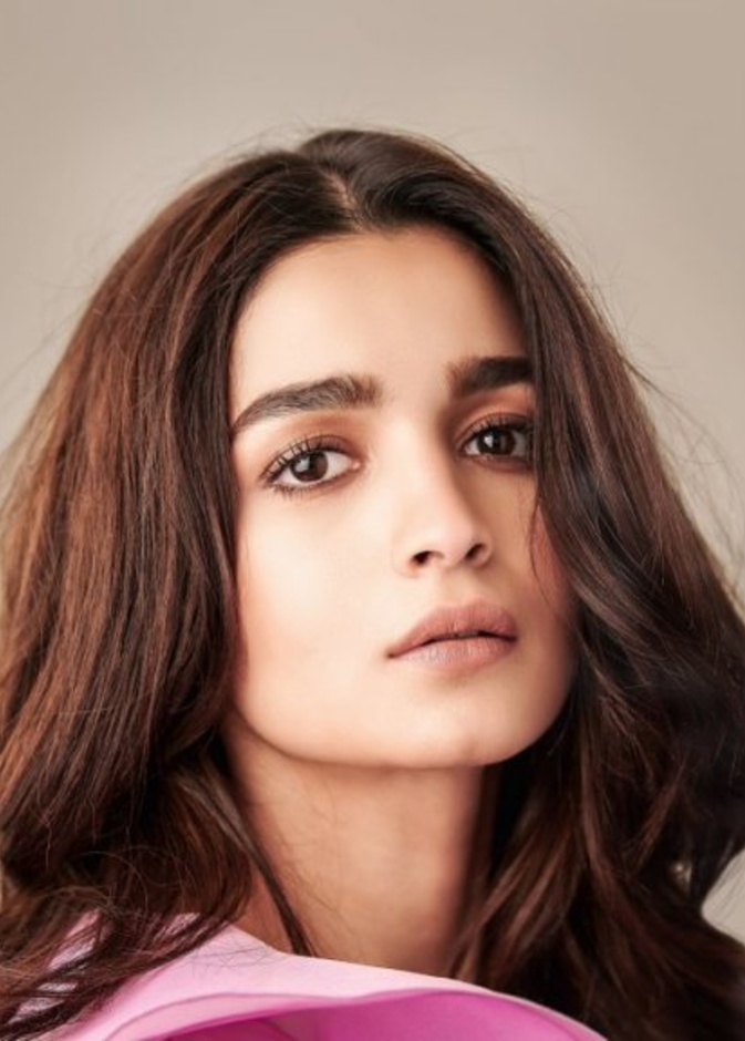 مشاهير الهند يطالبون معجبيهم بارتداء أقنعة الوجه بعد تزايد حالات كورونا 