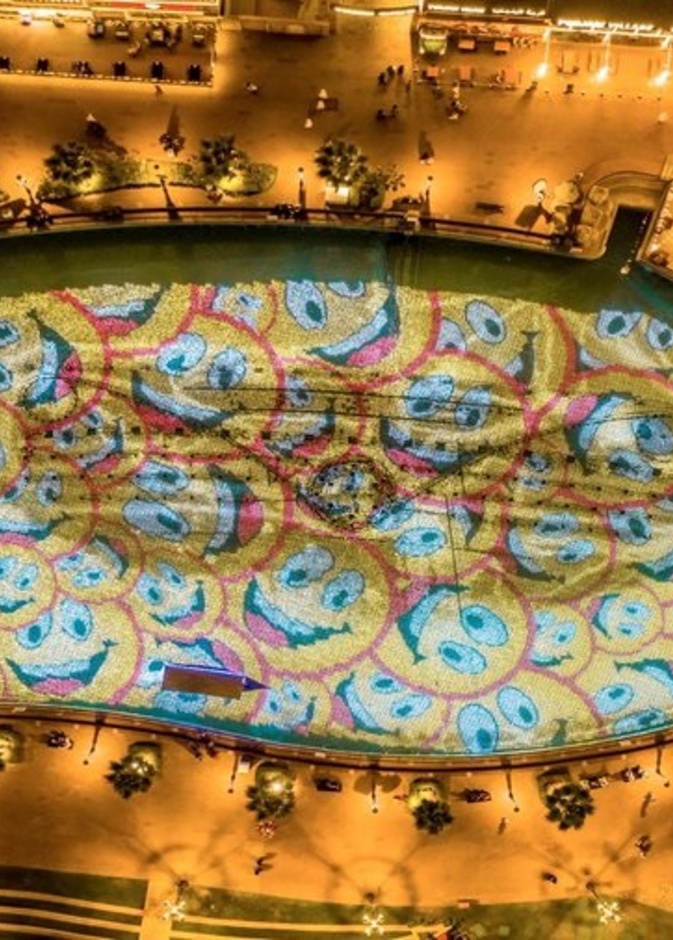 القرية العالمية بالأصفر.. وشارع جديد للسعادة