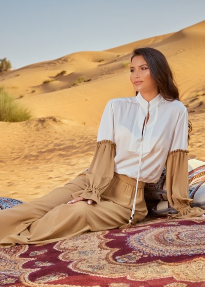 أناقة صحراوية في جلسة تصويرية خاصة بـ "هي"