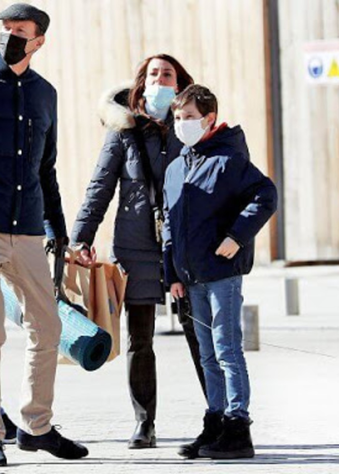 الأمير يواكيم وأسرته يزوران ساحة فاندوم في باريس