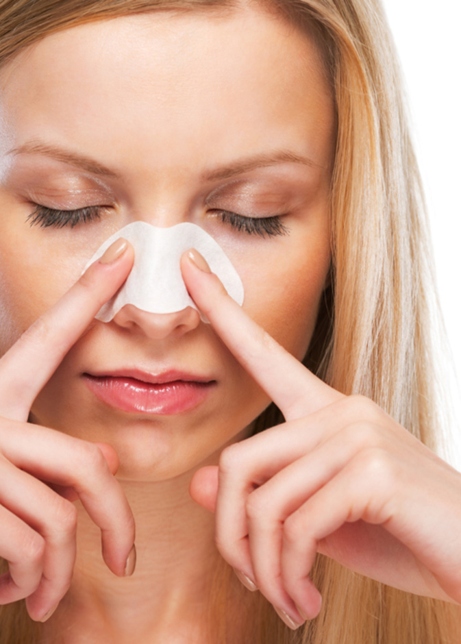 طريقة عمل ماسك الشبه وماء الورد للتخلص من الرؤوس السوداء