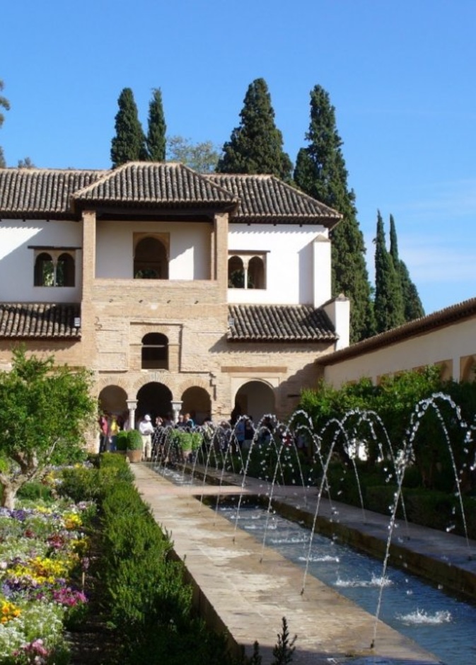 سحر العمارة الأندلسية في غرناطة بواسطة Patrick Mcquarrie