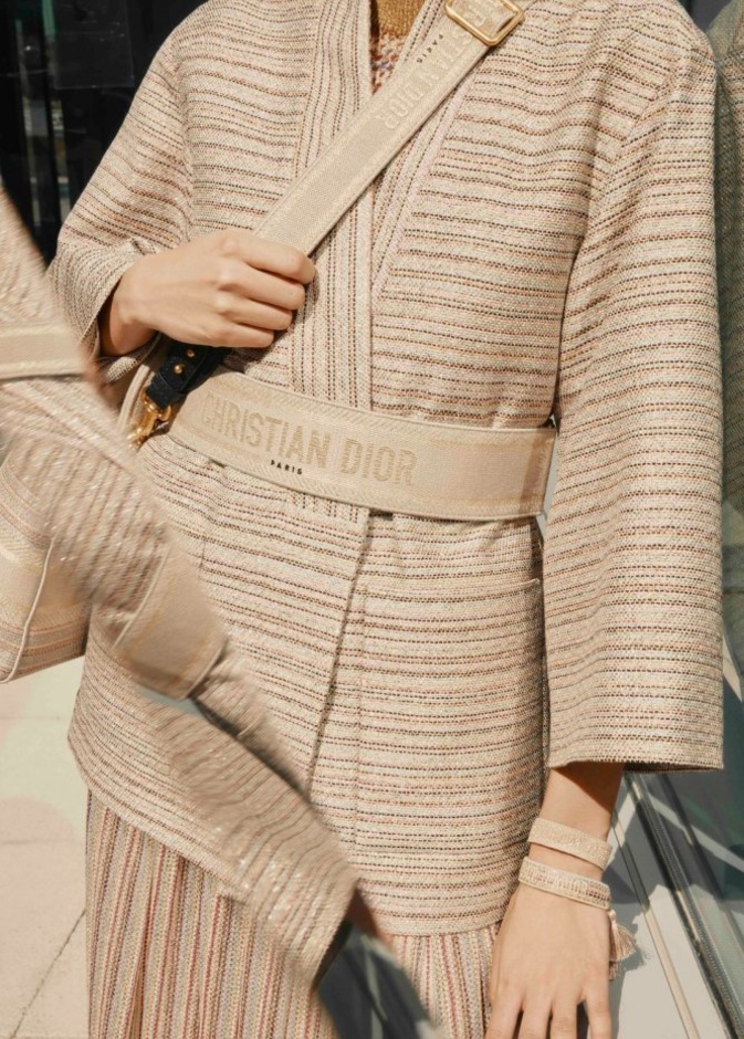 Dior تكشف النقاب عن مجموعة الكبسولة  Dior Gold