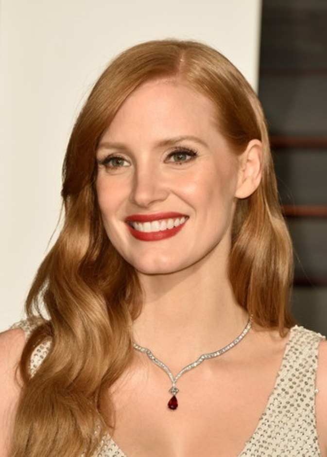 قلادة بياجيه على جيسيكا تشاستين