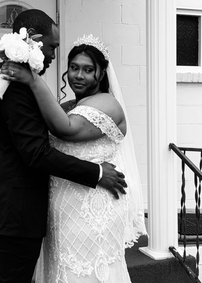  العروس تشكر ميسي إليوت