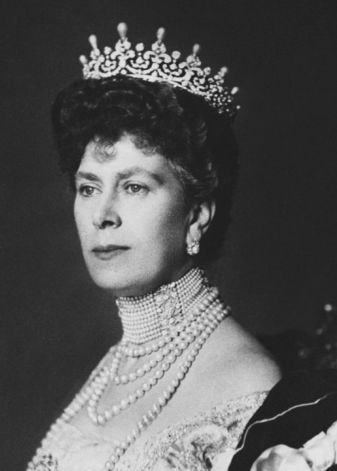 في ذكرى وفاتها.. أجمل مجوهرات الملكة ماري تك