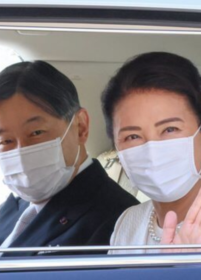 العائلة الإمبراطورية اليابانية تحضر أول محاضرة أكاديمية في عام 2021