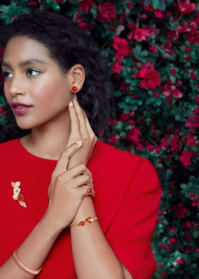 Van Clef & Arpels تحتفي بالربيع بمجموعة Lucky Spring الملونّة