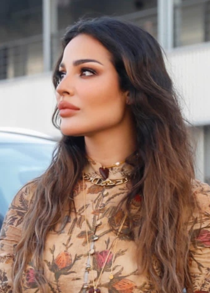 نادين نجيم تعود الى اللوك الغجري بأحدث اطلالة جمالية لها 