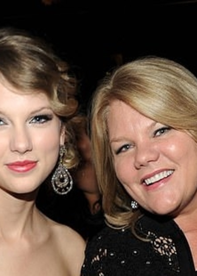 تايلور سويفت و أمها