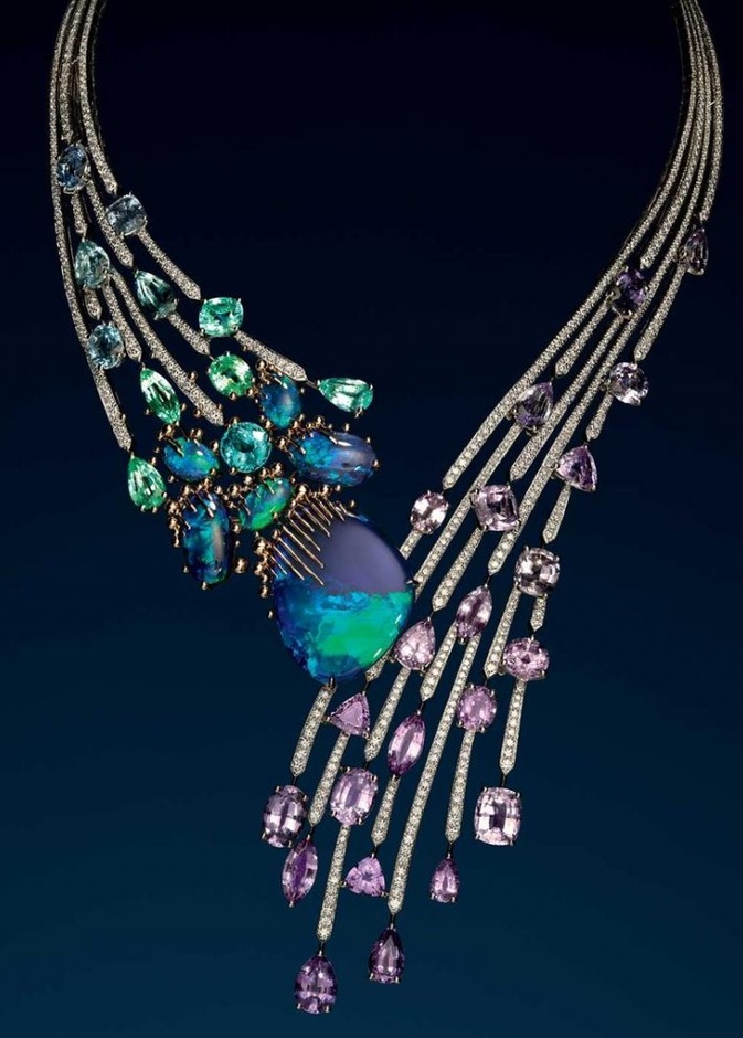  موديلات مجوهرات بأحجار الاوبال الملونة لعروس ربيع وصيف 2021 من دار Chaumet