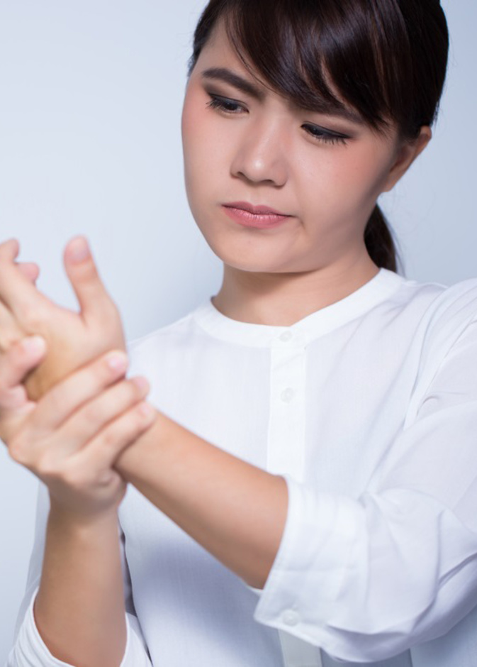 ما هو التهاب وتر الابهام وما هي الاسباب وعوامل الخطر