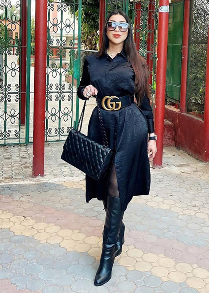 اطلالات انيقة باللون الاسود مع الفستان الفاخر من وحي دنيا بطمة