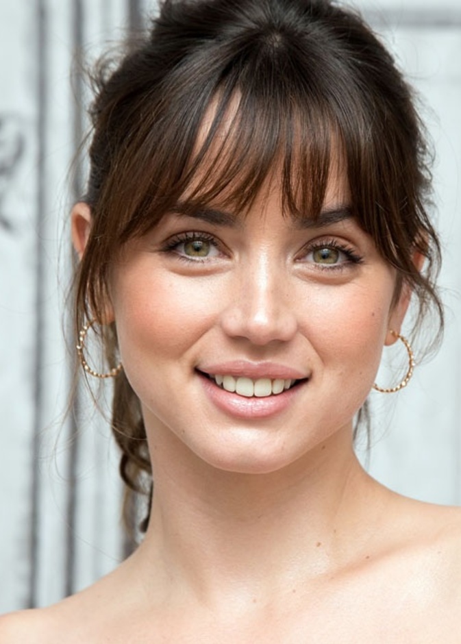 آنا دي أرماس وريان جوسلينج في كواليس The Gray Man الفيلم الأكبر ميزانية في نتفليكس