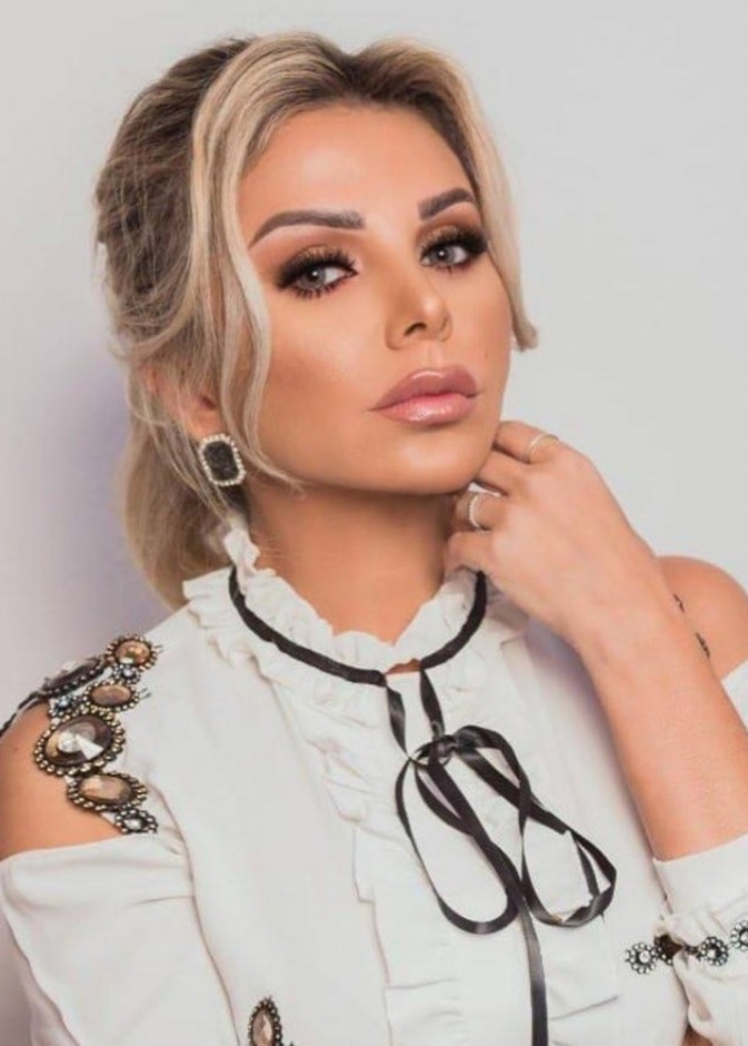 مكياج عصري مع الظلال البيج من وحي رزان مغربي