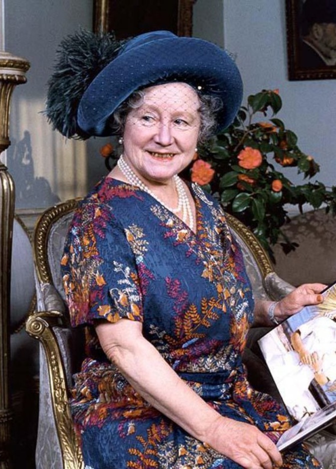 في ذكرى وفاة إليزابيث الأم.. من هي الدوقة "المبتسمة" التي ساندت العائلة المالكة البريطانية؟