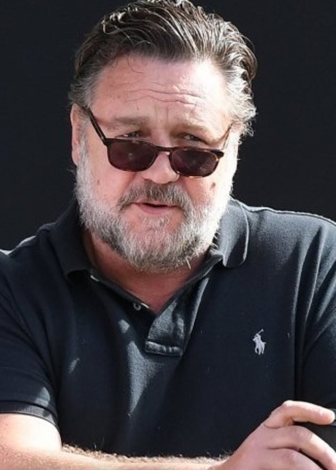 وفاة والد راسل كرو