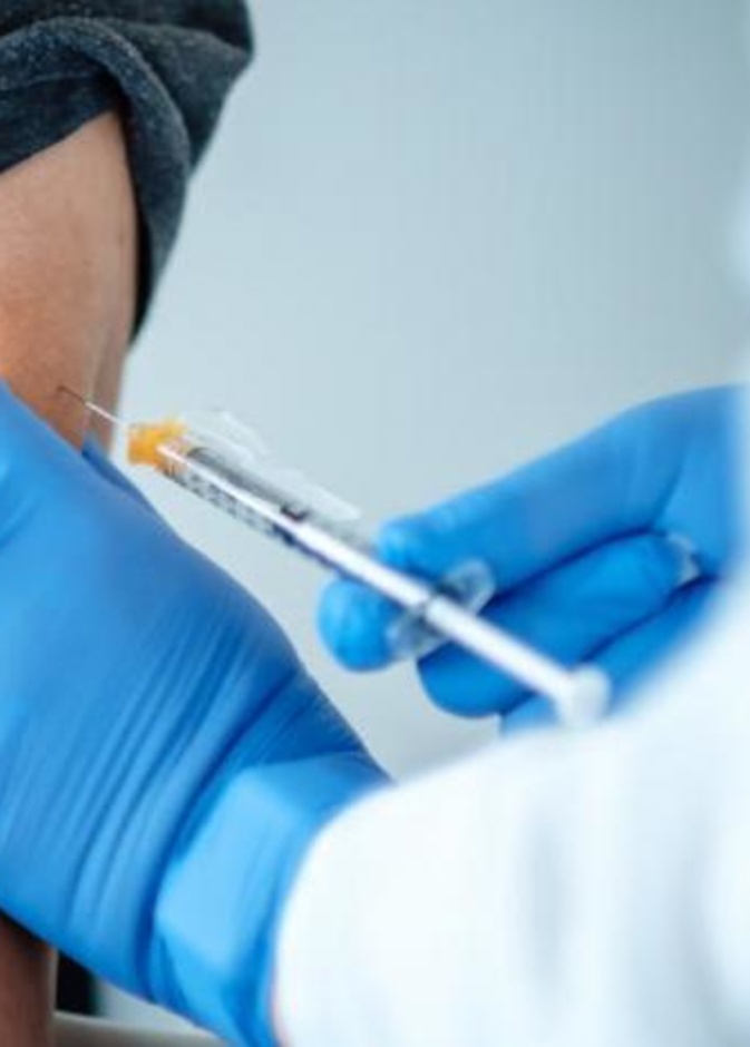 لماذا يؤخذ لقاح كورونا الجديد على شكل حقنة في العضل