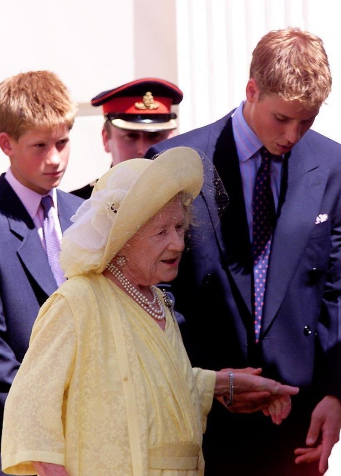 لماذا أوصت الملكة إليزابيث الأم نصيبا أكبر من ميراثها للأمير هاري؟