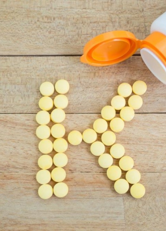  أعراض نقص فيتامين ك ومصادره الطبيعية