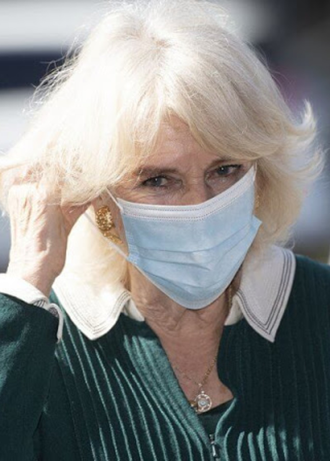 كاميلا دوقة كورنوال تزور ساسكس بالقطار