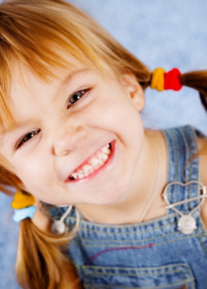 ما هي أسباب العض على الأسنان لدى الأطفال