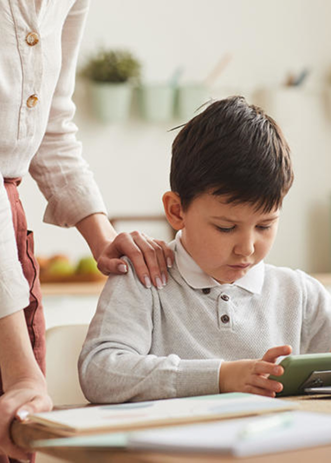 كيف يتعامل الآباء والأمهات مع طفل التوحد