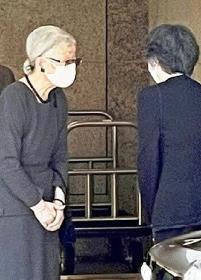 الإمبراطورة السابقة ميتشيكو تعزي بوفاة كيكو توياما