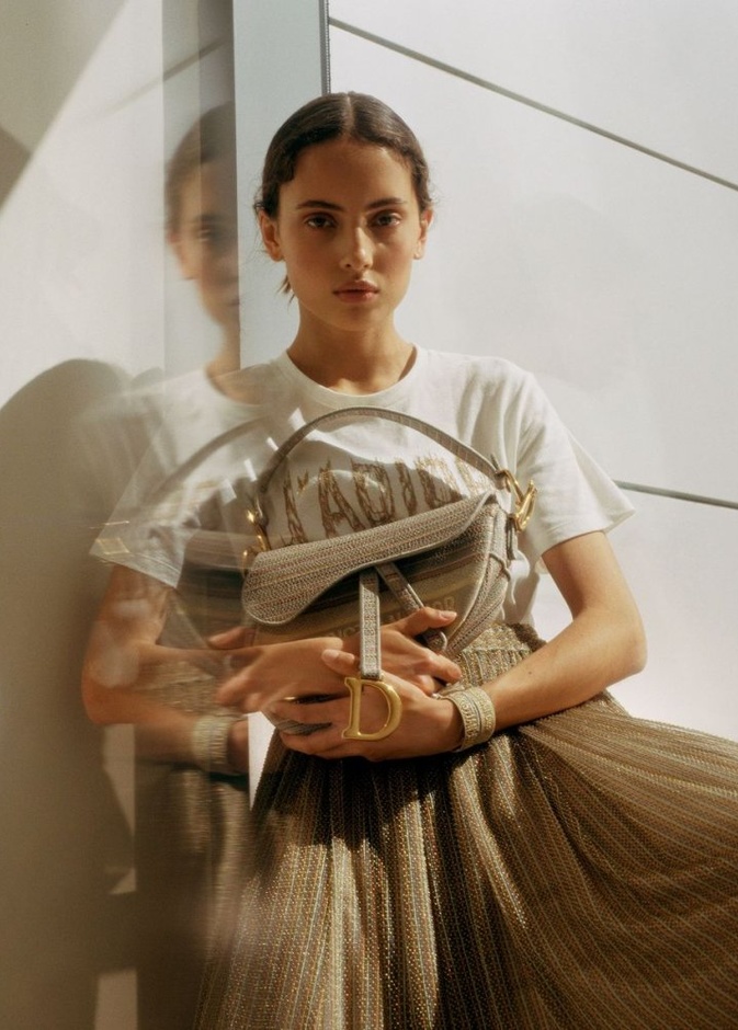 مجموعة الكبسولة Dior Gold.. تصاميم أيقونية معززة بلمسة من الذهب