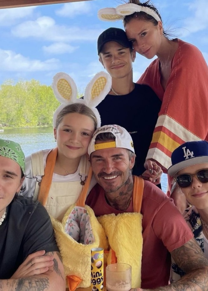 ديفيد وفيكتوريا بيكهام يستمتعان برفقة أولادهما في العطلة