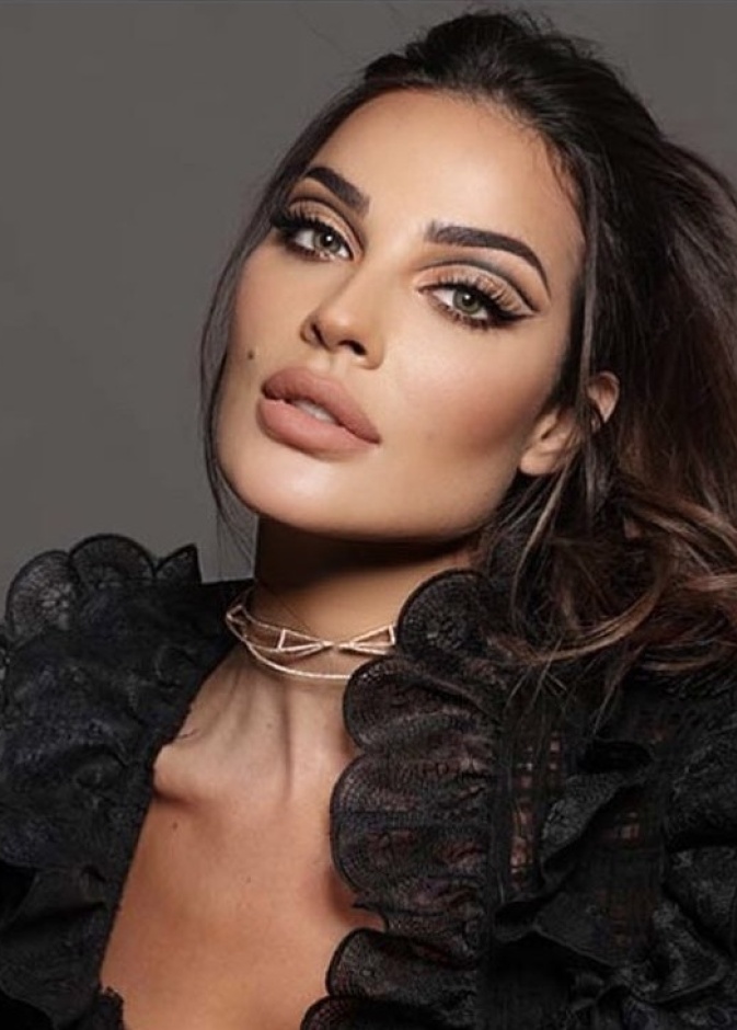 ما الذي تغير في ملامح نادين نجيم منذ انتخابها ملكة جمال للبنان