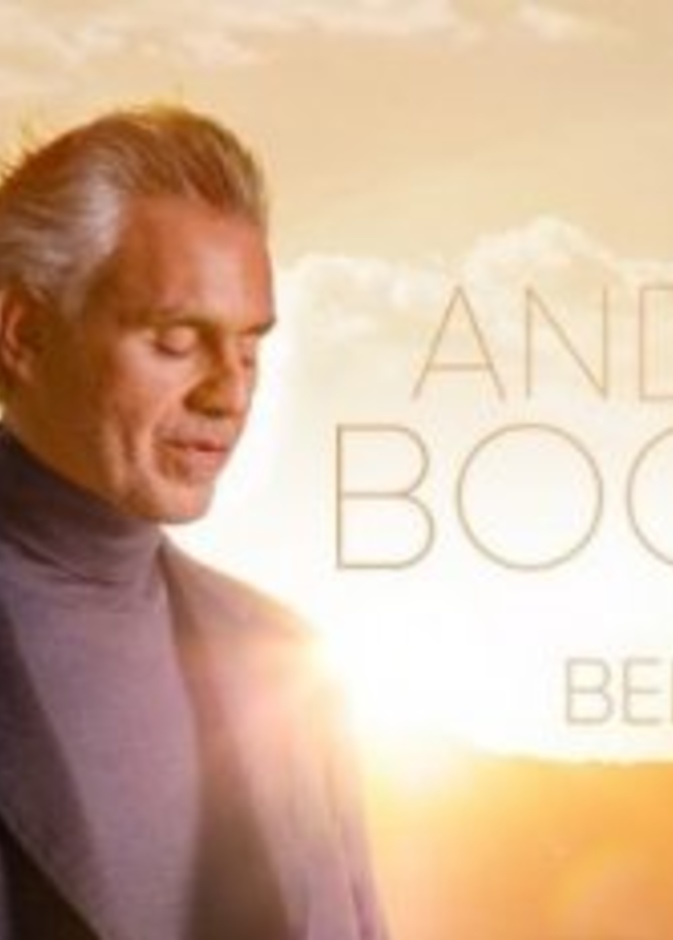 أسطورة الأوبر الإيطالي أندريا بوتشيلي يصل مطار العلا الدولي