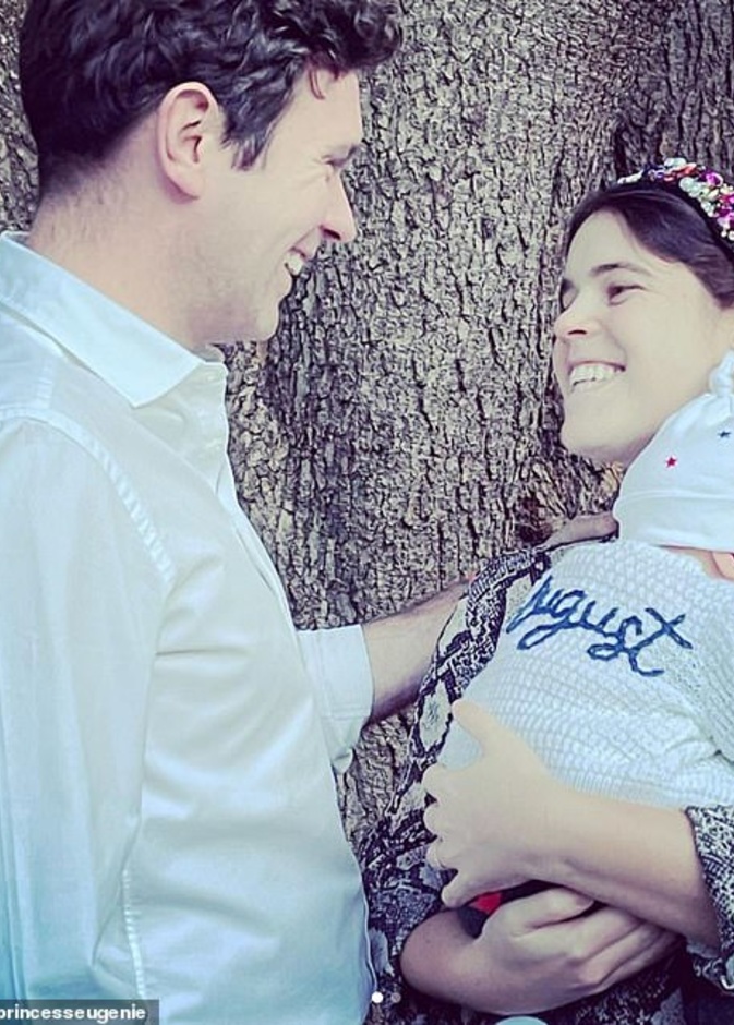 الأميرة يوجين تنشر صورة عائلية جديد بصحبة طفلها