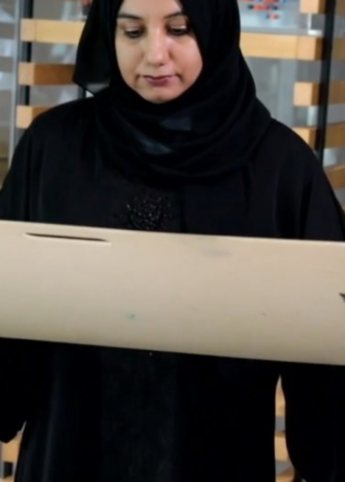 الفنانة والخطاطة الإماراتية فاطمة عبدالرحيم موهبة فنية فريدة من نوعها 