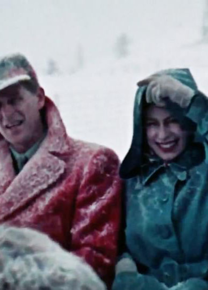 شاهدوا صور نادرة للملكة بريطانيا وأسرتها لم تنشر من قبل