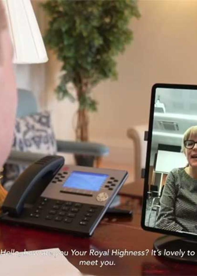 مكالمة فيديو للأمير وليام تكشف عن قطعة اكسسوار مثيرة في مكتبه الخاص