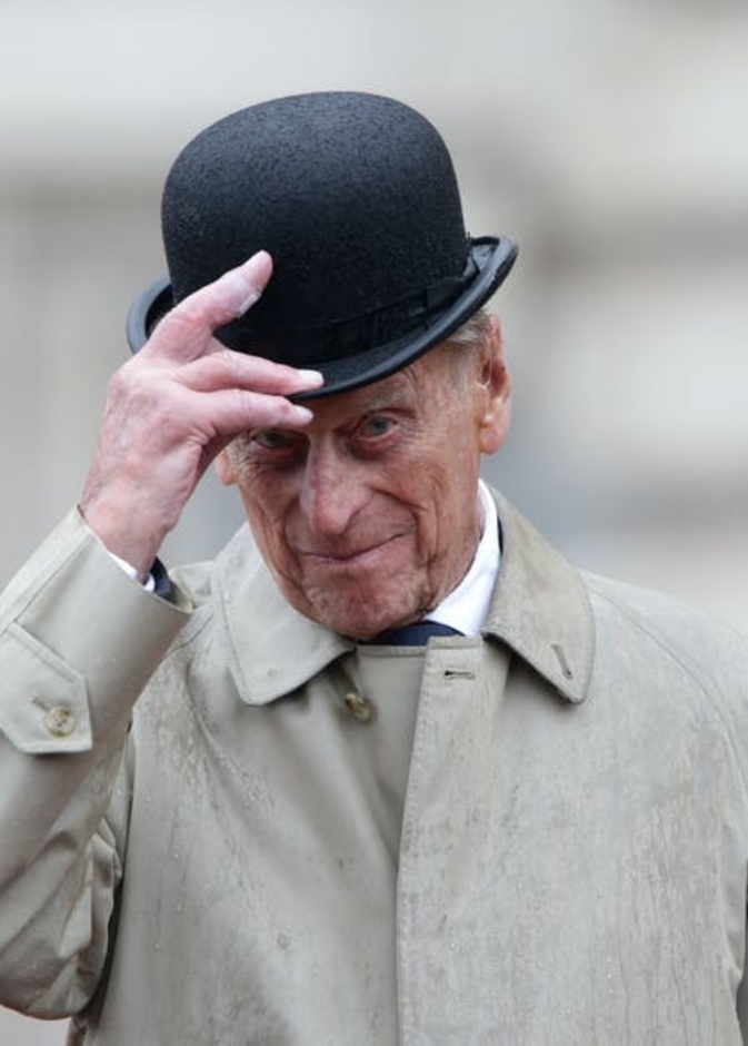 بالصور.. لقطات نادرة من حياة الأمير فيليب المهنية والشخصية