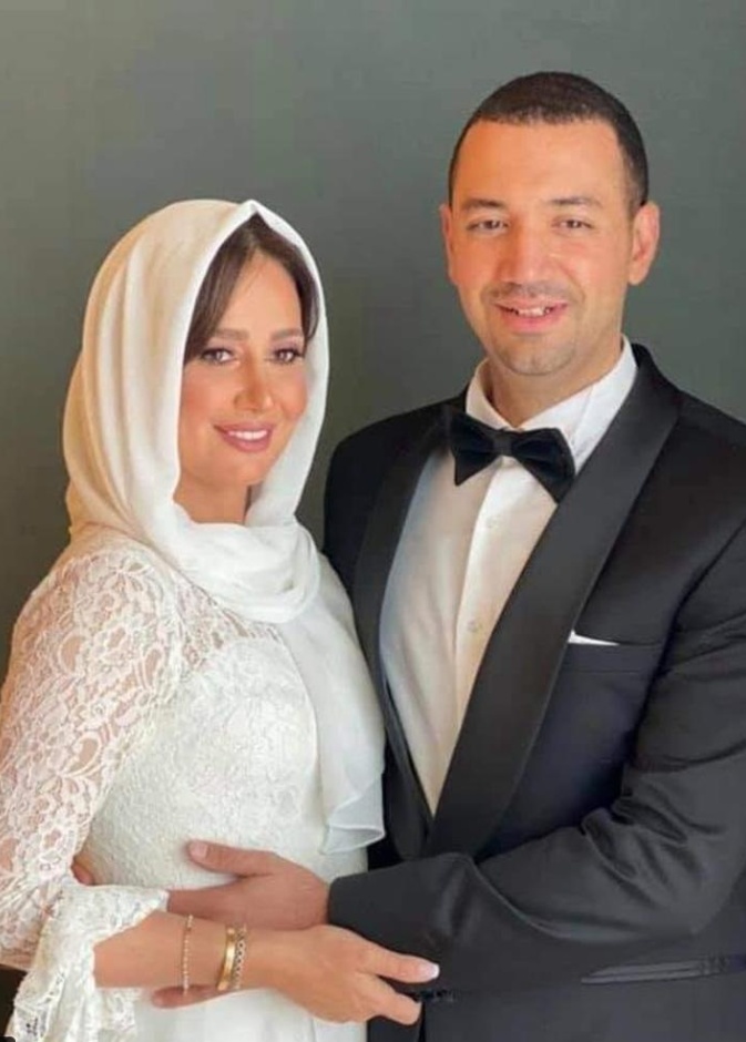 حلا شيحة ومعز مسعود خلال عقد قرانهما