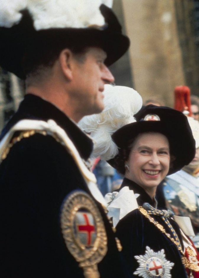 "الزوج الداعم".. كيف كان الأمير فيليب مصدر قوة ملكة بريطانيا؟