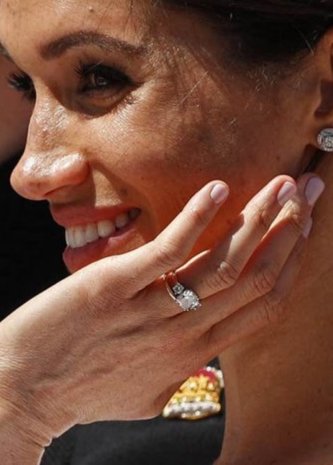 ميغان ماركل تتألق بزوجا من أقراط Cartier Galanterie الأنيقة