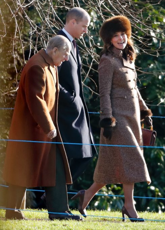 الأمير وليام وكيت ميدلتون ينعيان الأمير فيليب